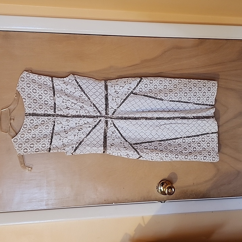White lace dress with leopard lining bcbg size 2 - Picture 3 of 4
